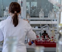DU HỌC SINH MỸ CHI TRẢ XÉT NGHIỆM VÀ VIỆN PHÍ THẾ NÀO NẾU NHIỄM COVID-19?