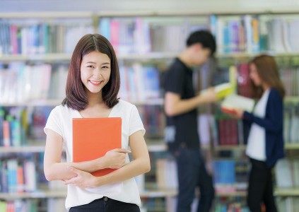 GIÁO DỤC Ở HOA KỲ VÀ VƯƠNG QUỐC ANH CÓ GÌ KHÁC?