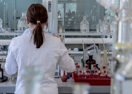 DU HỌC SINH MỸ CHI TRẢ XÉT NGHIỆM VÀ VIỆN PHÍ THẾ NÀO NẾU NHIỄM COVID-19?