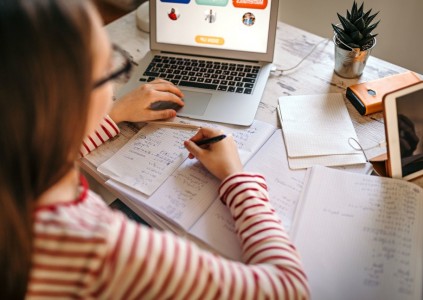 LÀM THẾ NÀO ĐỂ HỌC ONLINE HIỆU QUẢ?